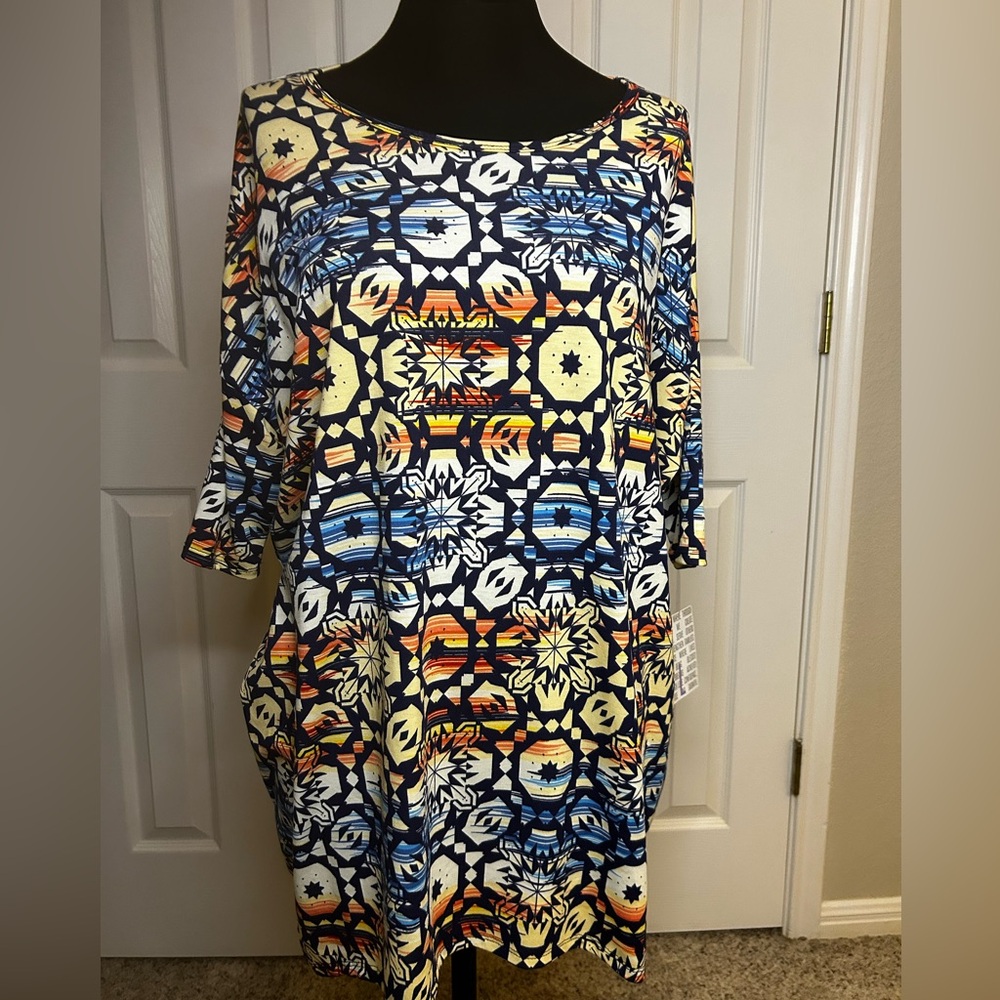 Lularue tunic top. Size L. NWTGS.